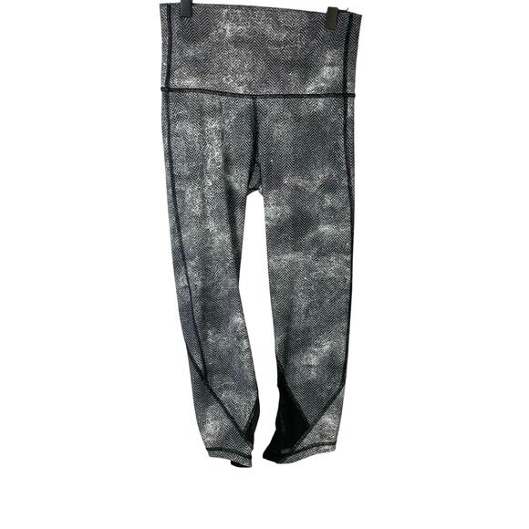 Lululemon | Essential Rhythm Black & Gray Chevron High Waist Cropped Leggings - Picture 4 of 8